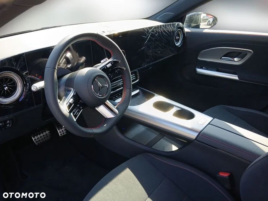 Mercedes-Benz CLA 200 mHEV 8G-DCT - 12