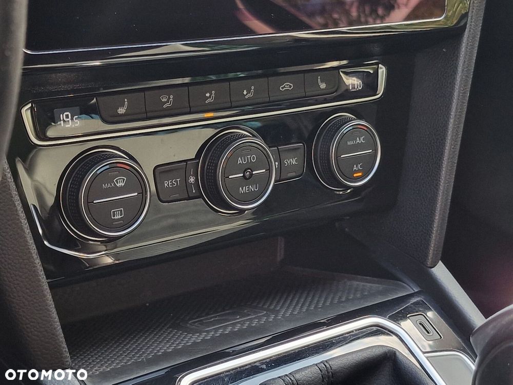 Volkswagen Passat - 28