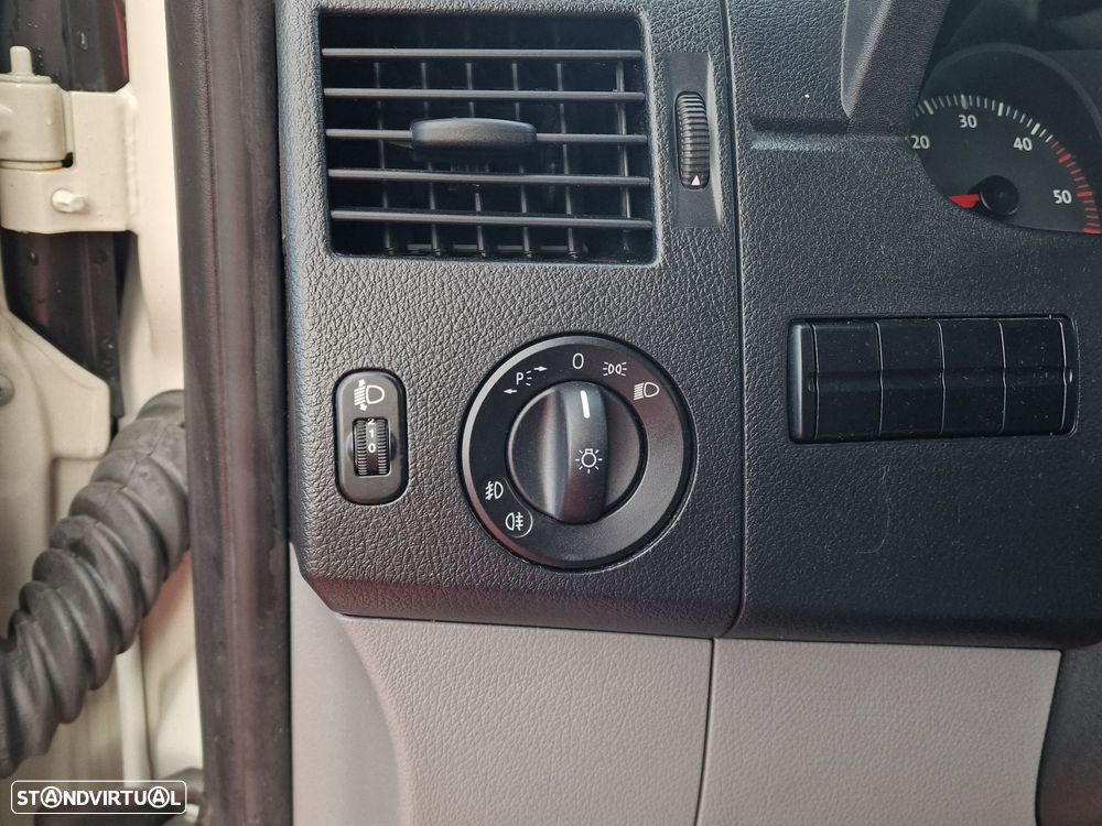 VW Crafter 35 2.5 TDi 136 Média - 10