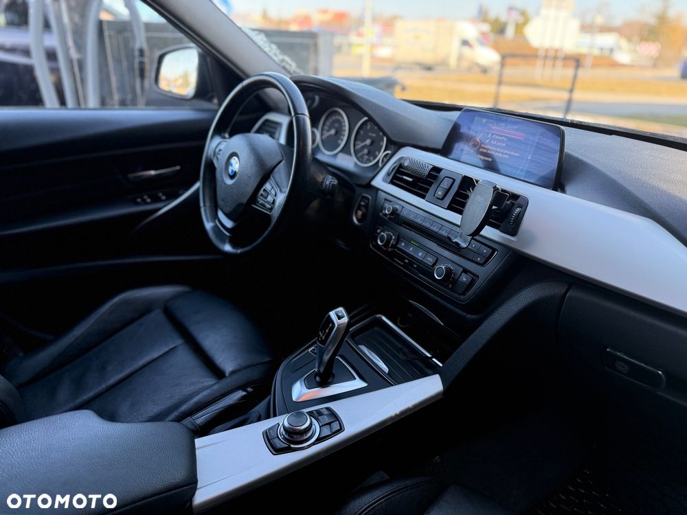 BMW Seria 3 318d - 24