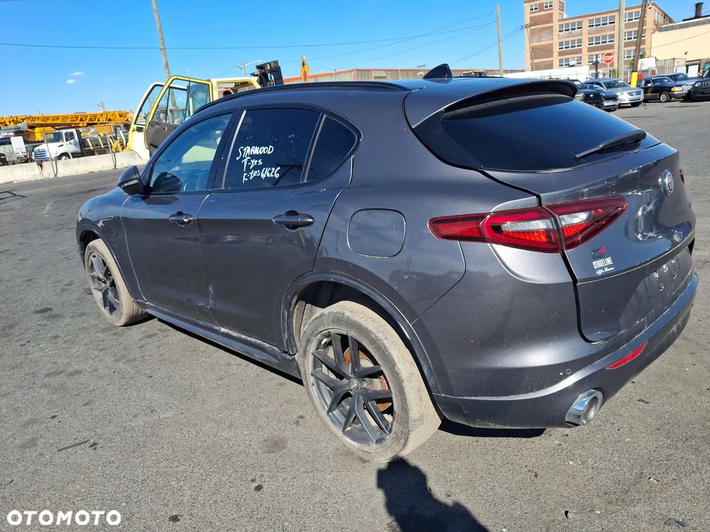 Alfa Romeo Stelvio 2.0 Turbo TI Q4 - 14