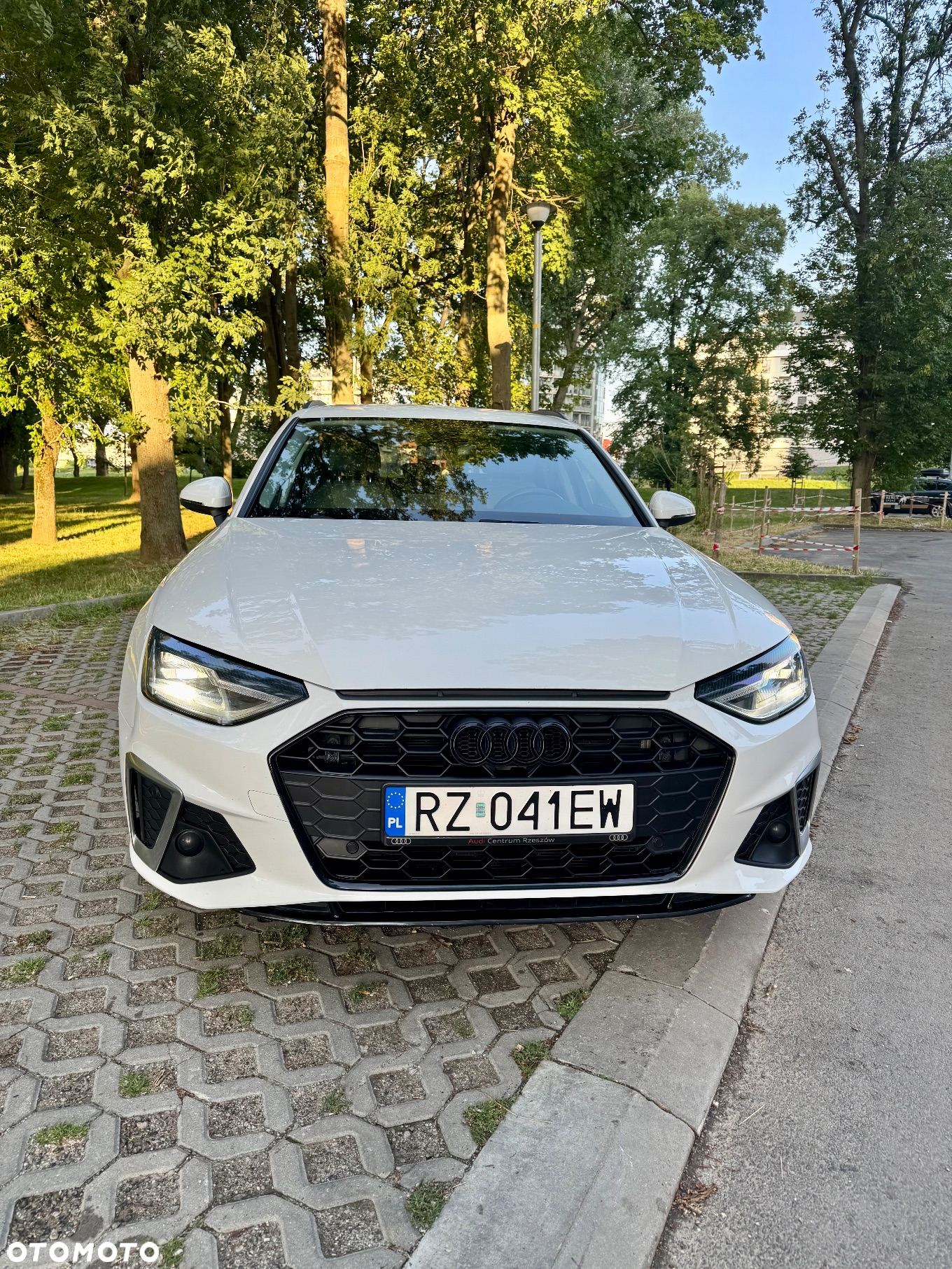 Audi A4 Avant 40 TDI S tronic S line - 2