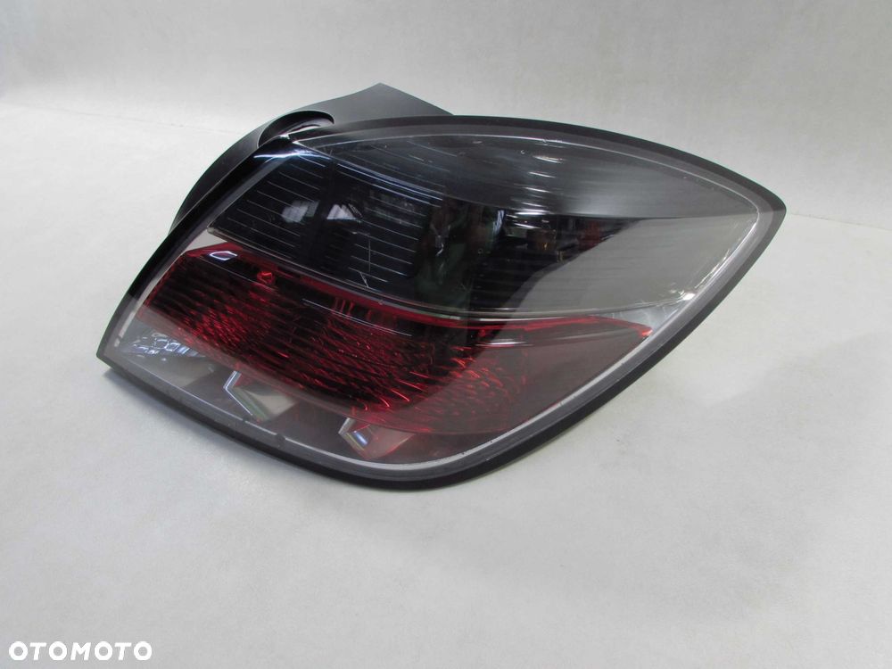 OPEL ASTRA H HB GTC SRI LAMPA TYL PRAWA 13252444 - 1