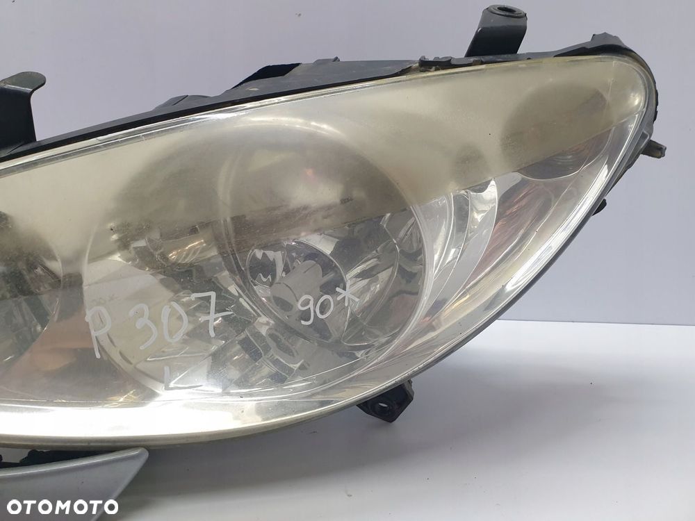 REFLEKTOR LAMPA PRZEDNIA PRAWA PRZÓD PRAWY PEUGEOT 307 - 3