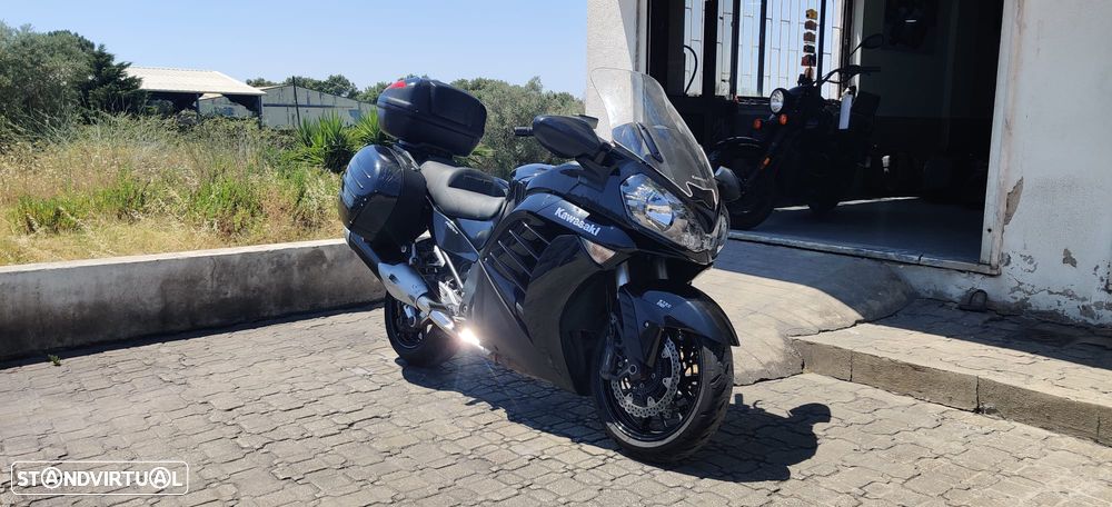 Kawasaki GTR 1400 - 7