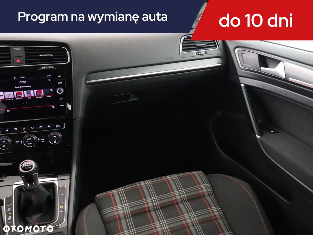 Volkswagen Golf - 10