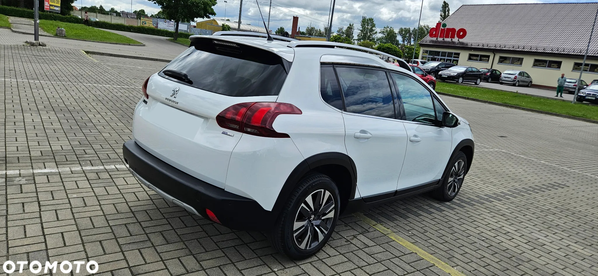 Peugeot 2008 1.2 PureTech Allure S&S - 3