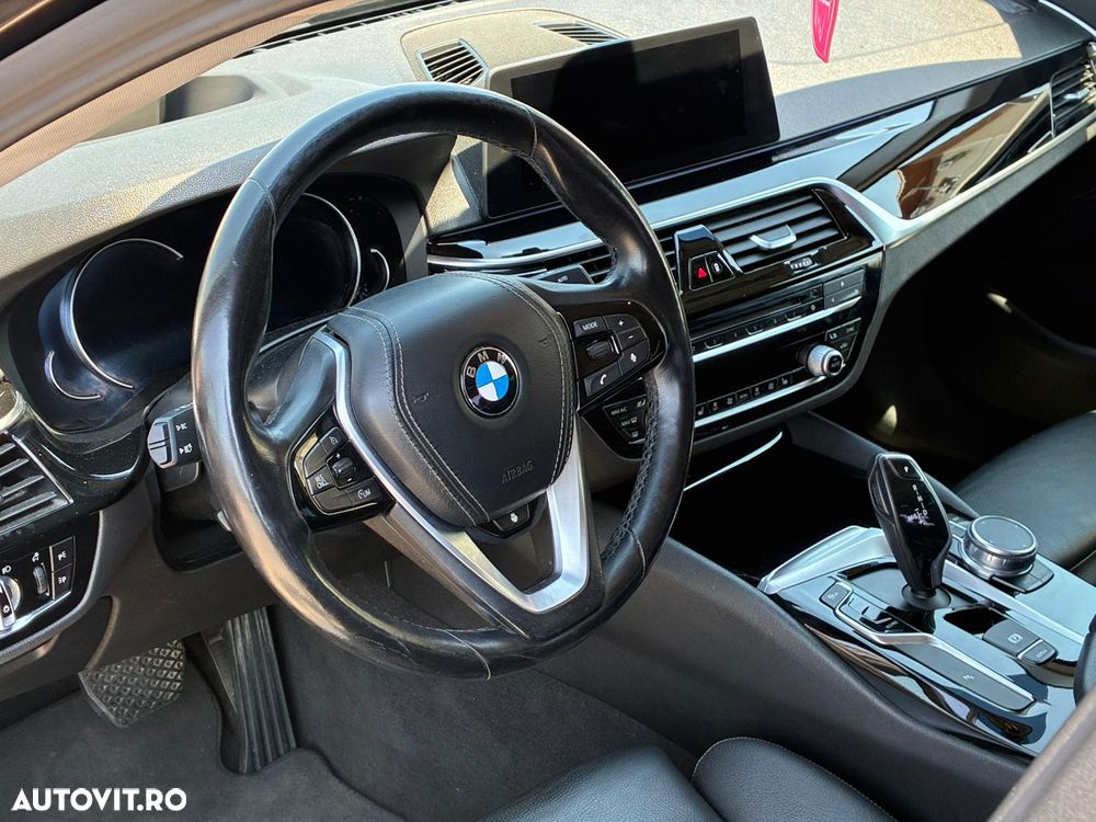 BMW Seria 5 520d xDrive AT - 12