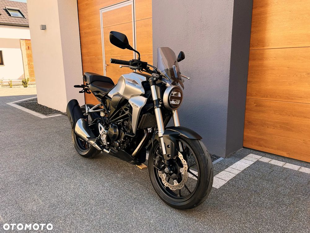 Honda CB - 1