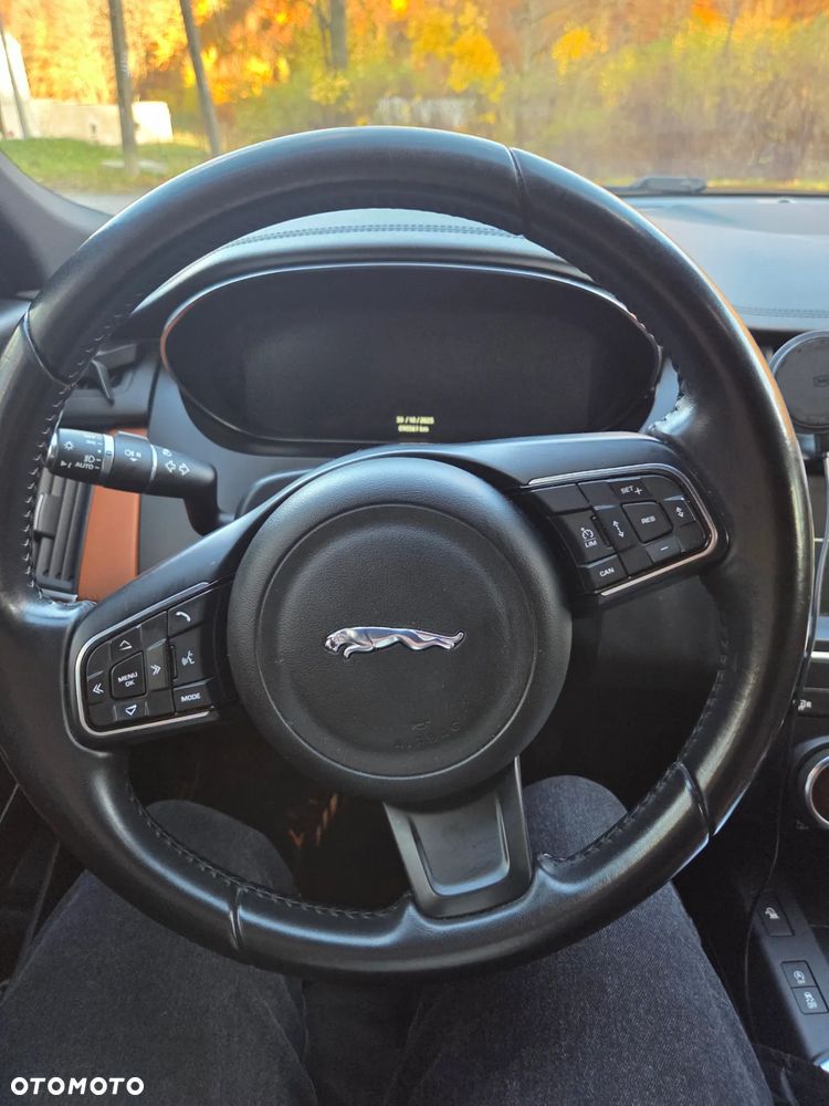 Jaguar E-Pace 2.0 i4P AWD HSE - 16