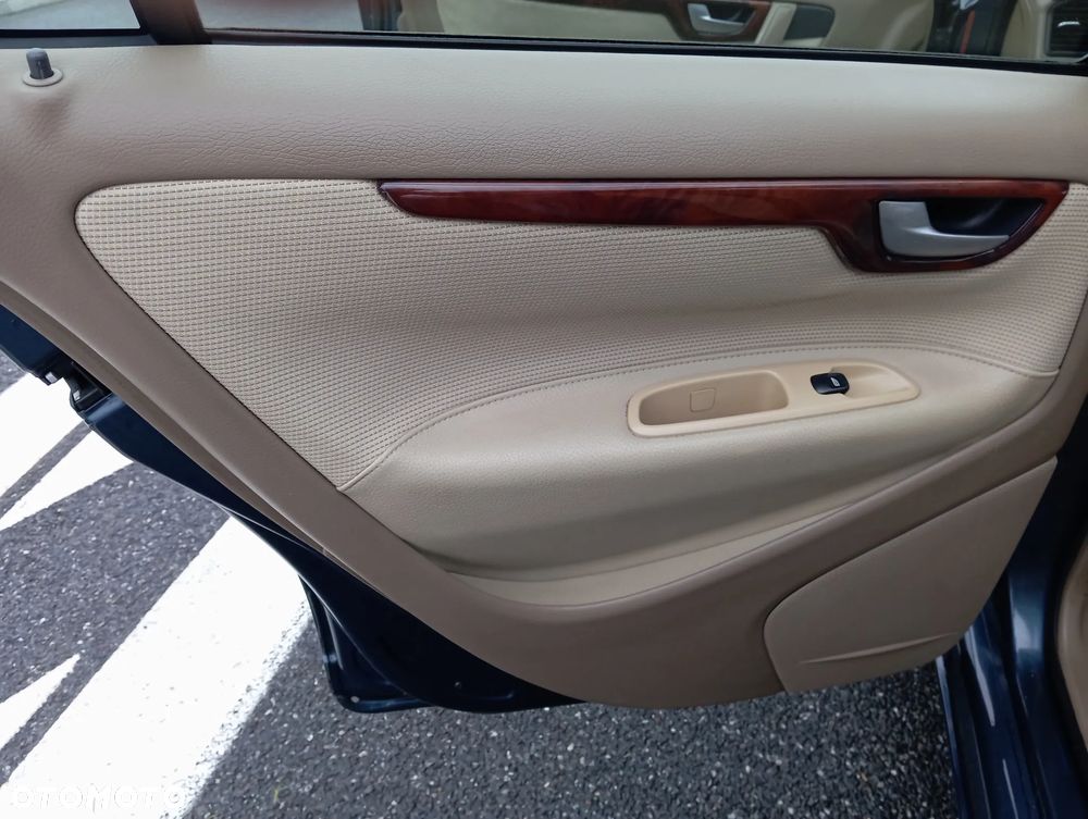 Volvo S60 2.5T AWD Momentum - 7