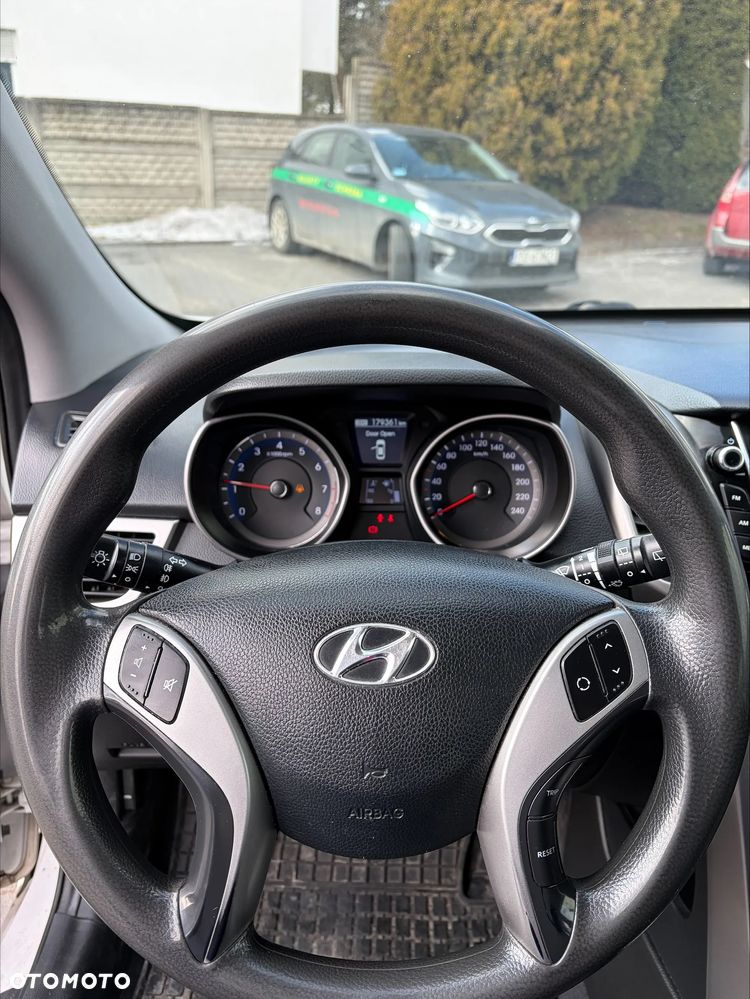 Hyundai i30 1.6 Classic + - 10