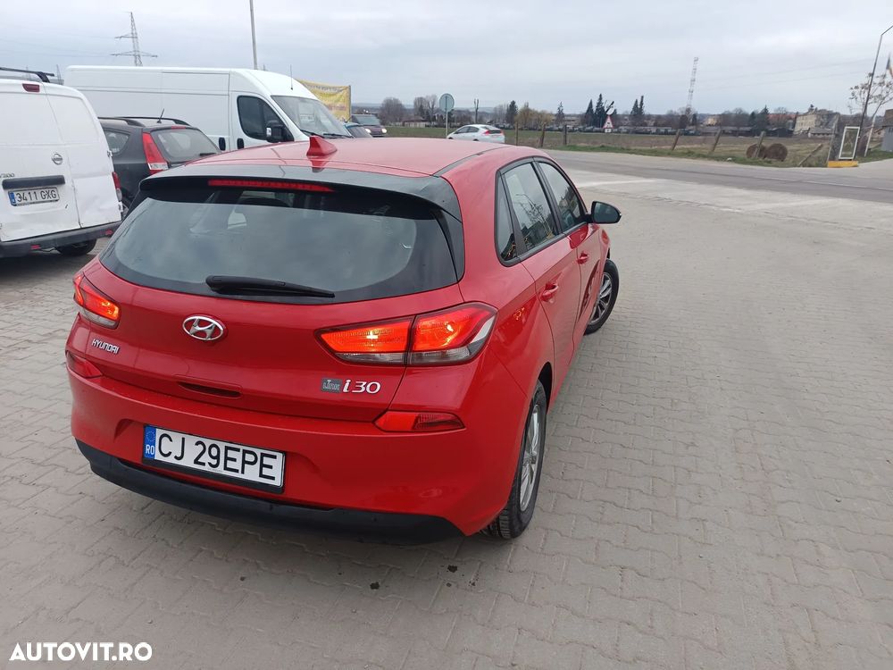 Hyundai i30 blue 1.6 CRDi Style - 5
