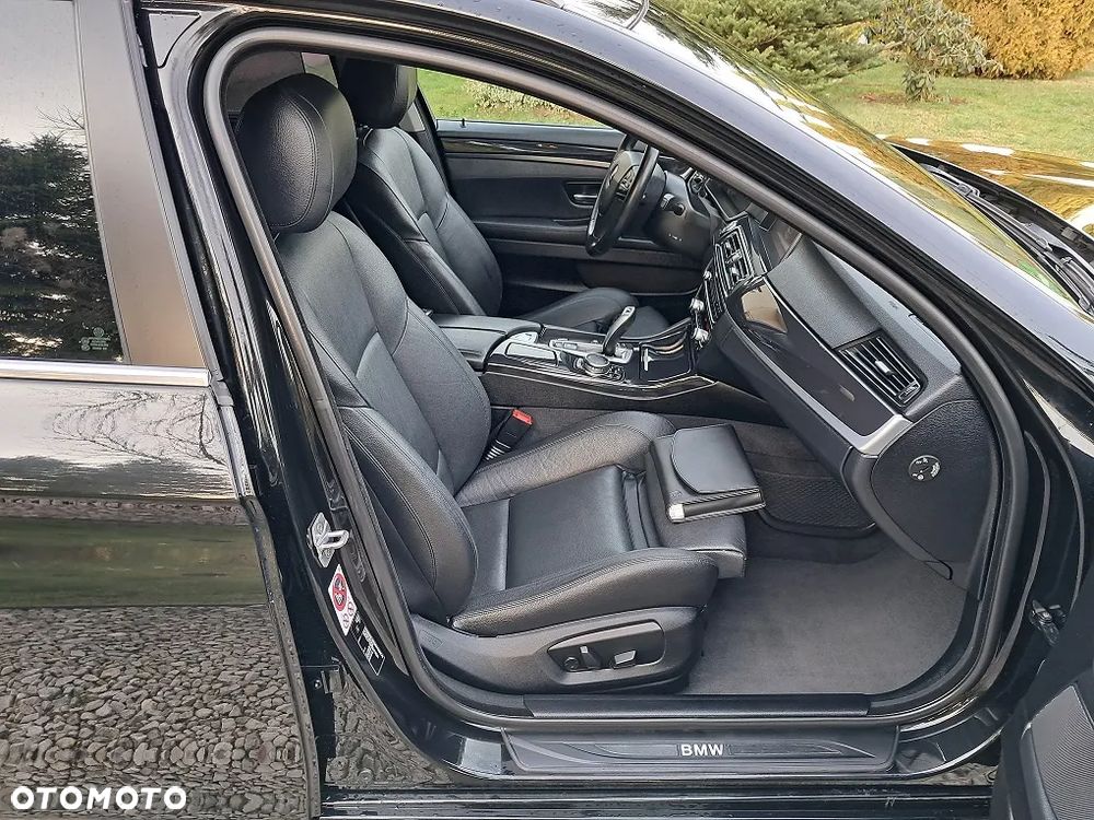 BMW Seria 5 525d xDrive Sport-Aut Modern Line - 16