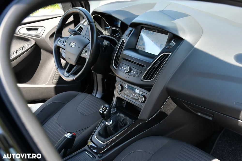 Ford Focus 1.5 EcoBlue Start-Stopp-System TITANIUM DESIGN - 32