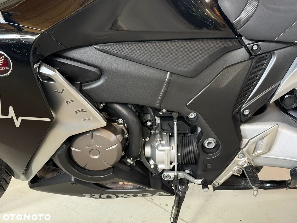 Honda VFR - 12