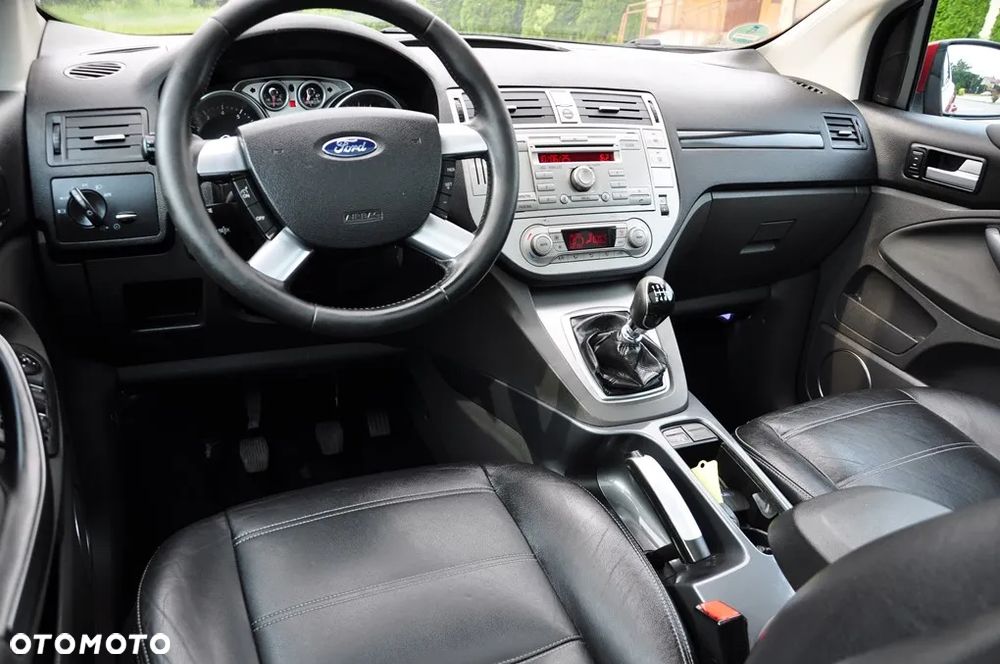 Ford Kuga 2.5 4x4 Titanium - 37