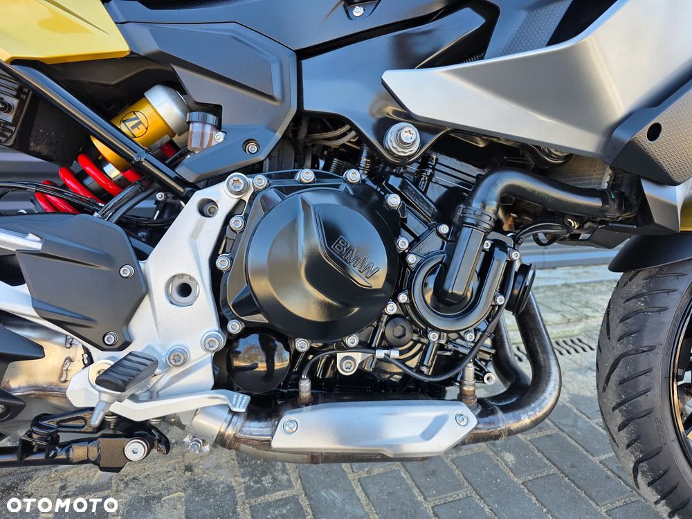 BMW F - 11