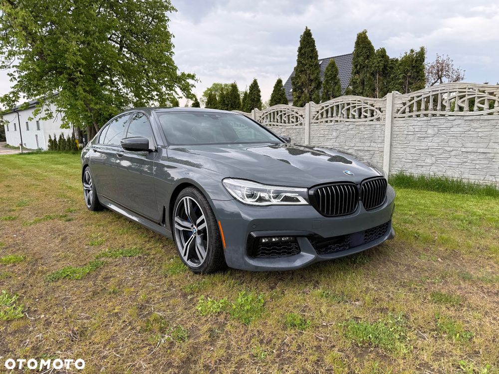 BMW Seria 7 750Li - 1