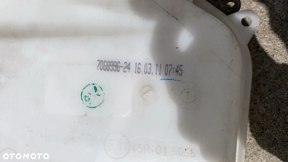 BMW E81 E84 E87 E90 E91 ZBIORNICZEK SPRYSKIWACZY 7068996 - 2