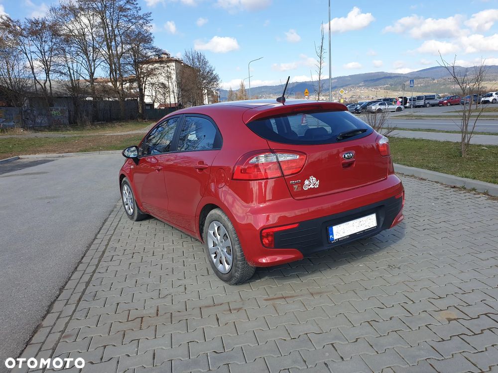 Kia Rio 1.2 L - 5