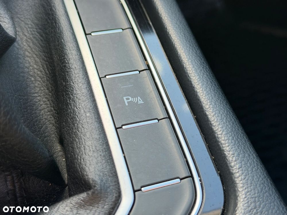 Volkswagen Passat 2.0 TDI EVO Elegance - 19