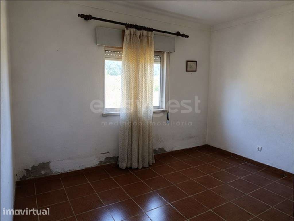 Moradia T2 com terreno em Orjais - Covilhã | Potencial para renovação - Grande imagem: 4/4