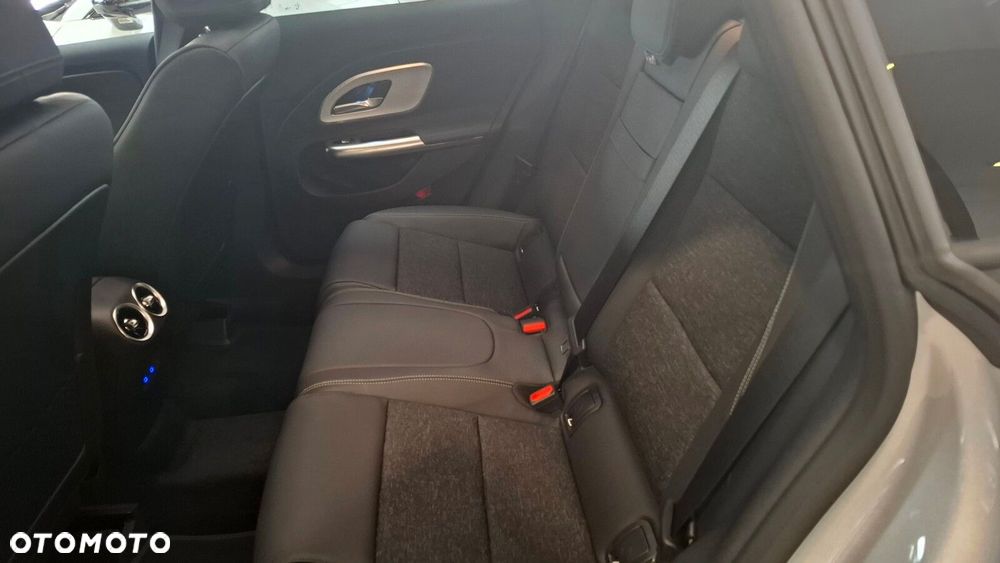 Mercedes-Benz CLA - 16