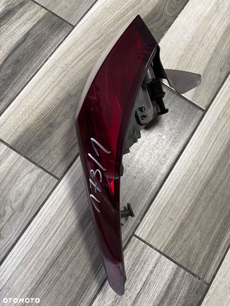 Renault Megane III kombi lampa prawa tył w błotnik 173/1 - 3