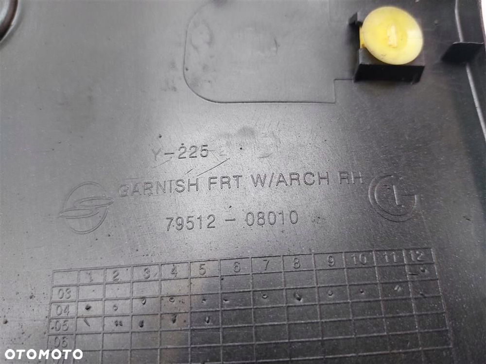 Listwa nakładka błotnika PRAWA przód Ssang Yong Rexton  2.7 XDI  2001-2006 - 2