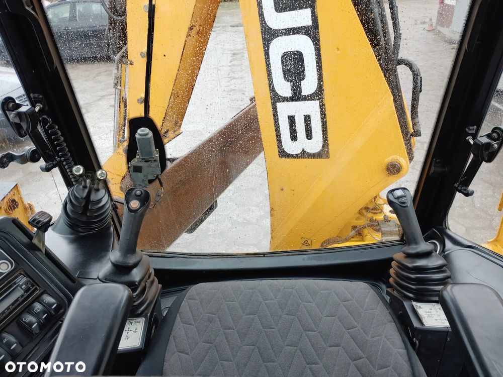 JCB 4CX - 13