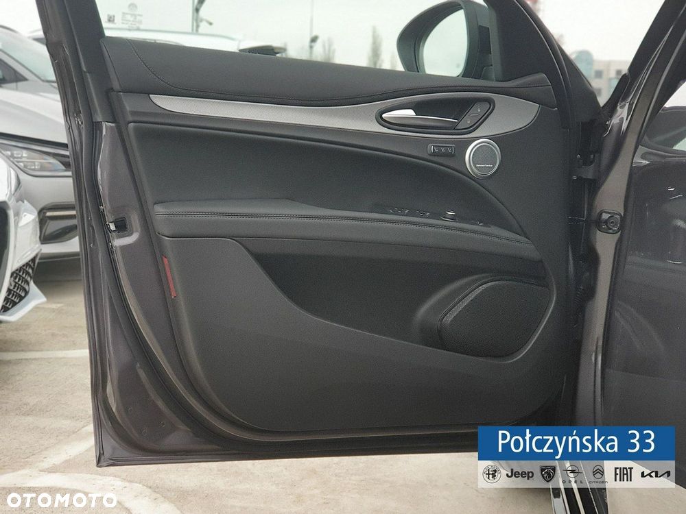 Alfa Romeo Stelvio - 13