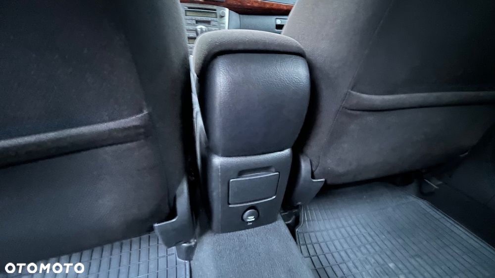 Toyota Avensis 2.0 VVT-i Sol - 13