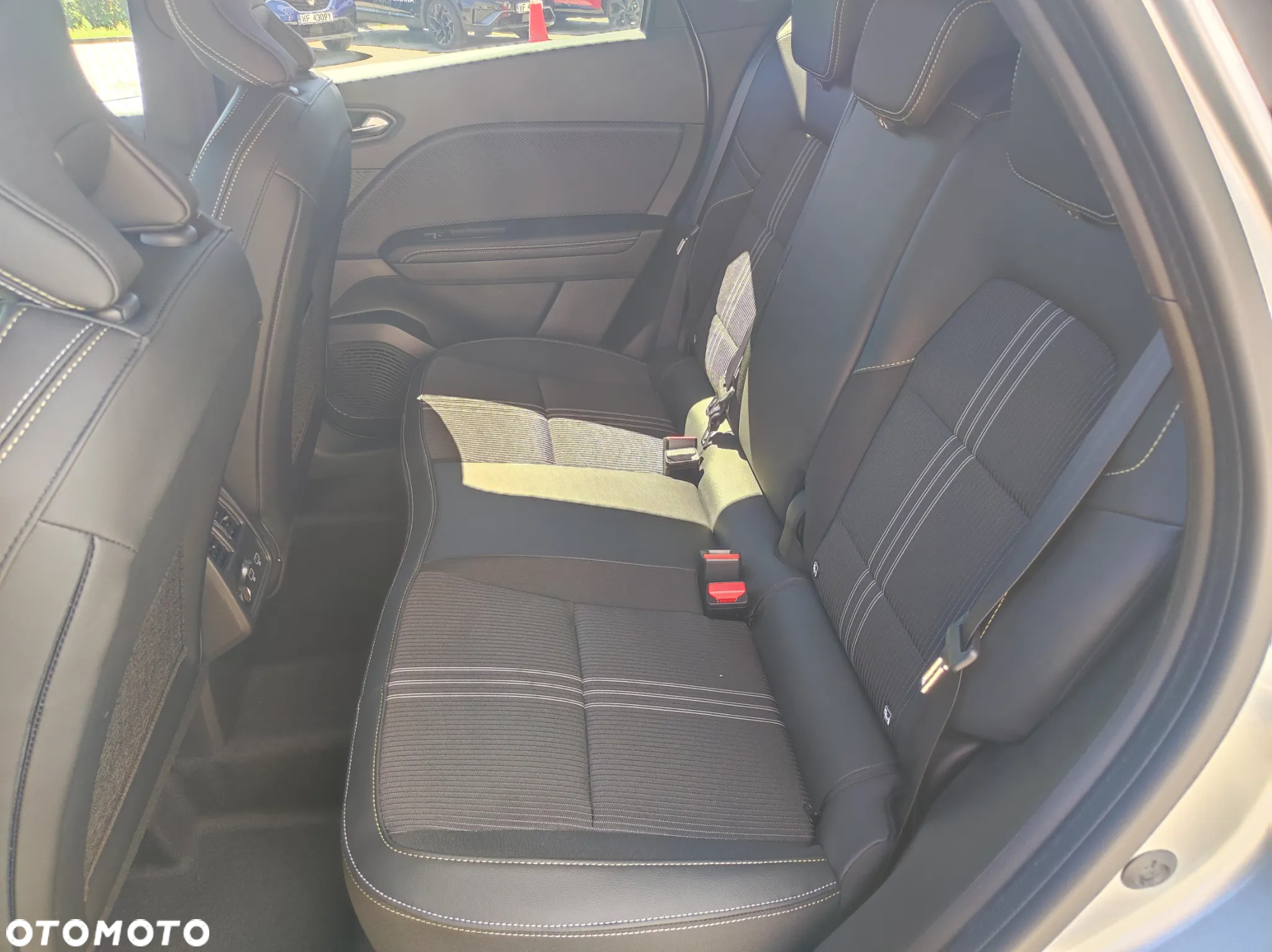 Renault Captur 1.6 E-TECH Full Hybrid 145 E-Tech Engineered - 10