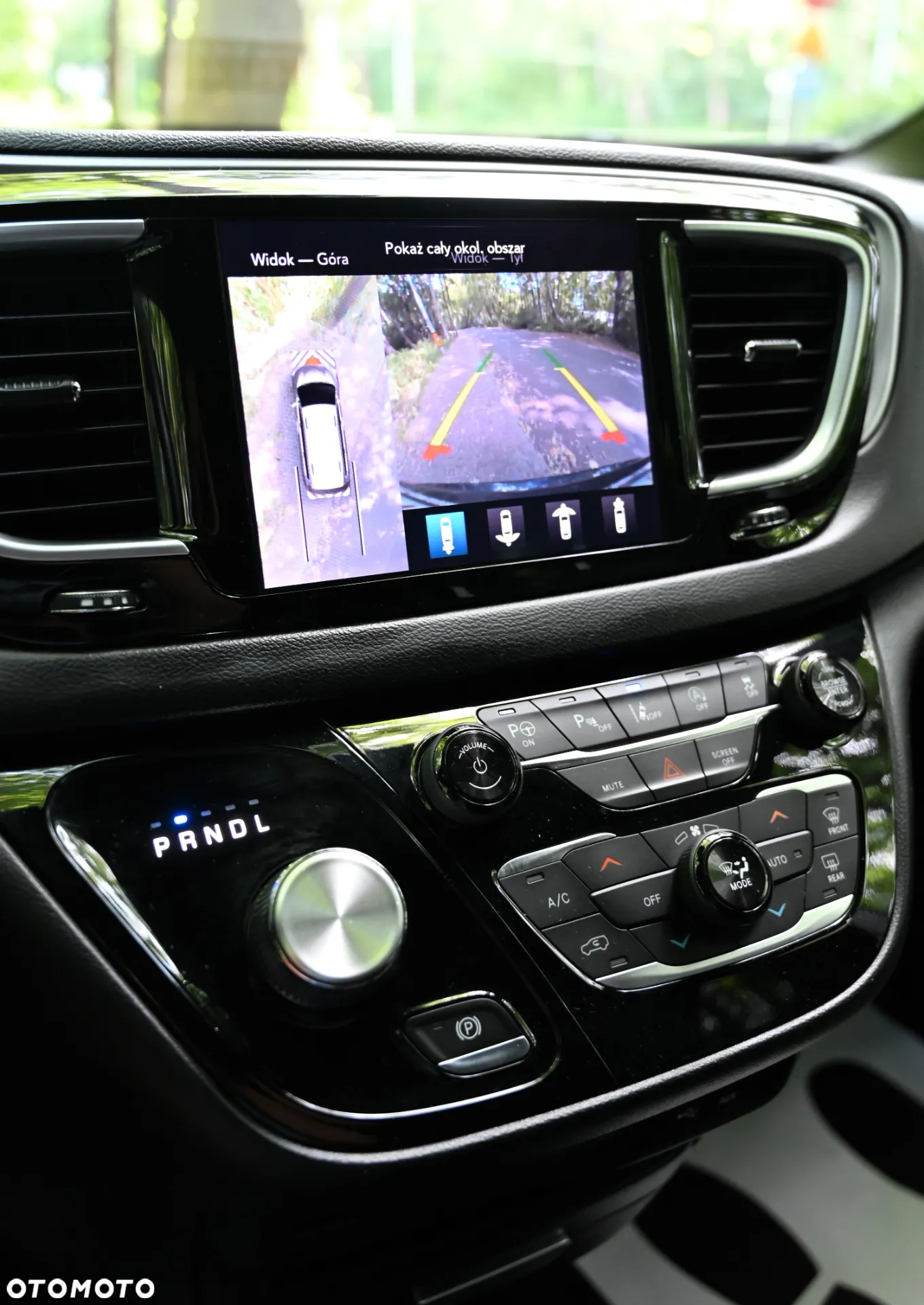 Chrysler Pacifica - 31
