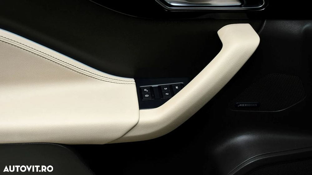 Jaguar F-Pace P250 AWD SE - 23