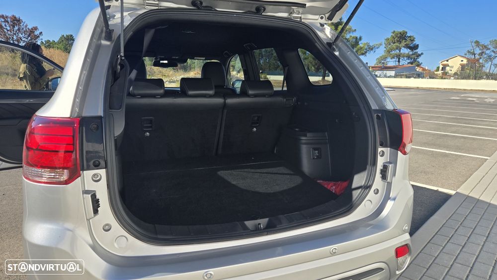 Mitsubishi Outlander - 12