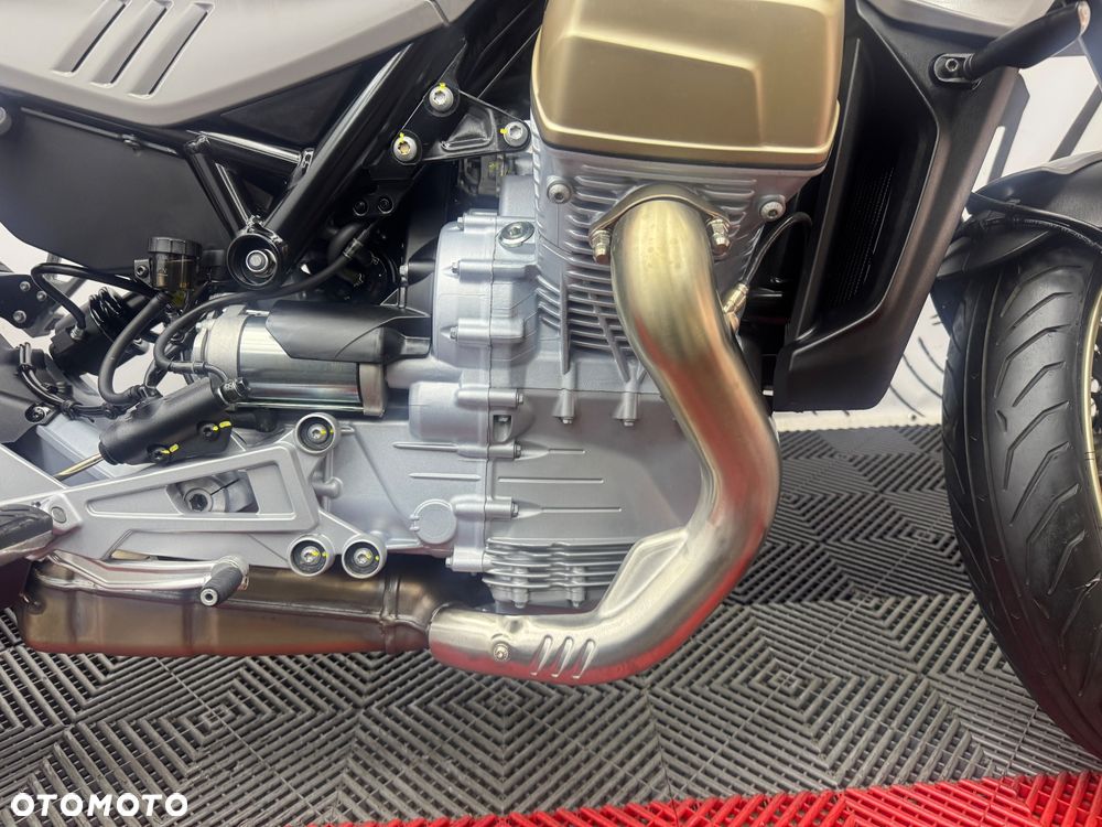 Moto Guzzi V100 Mandello - 33