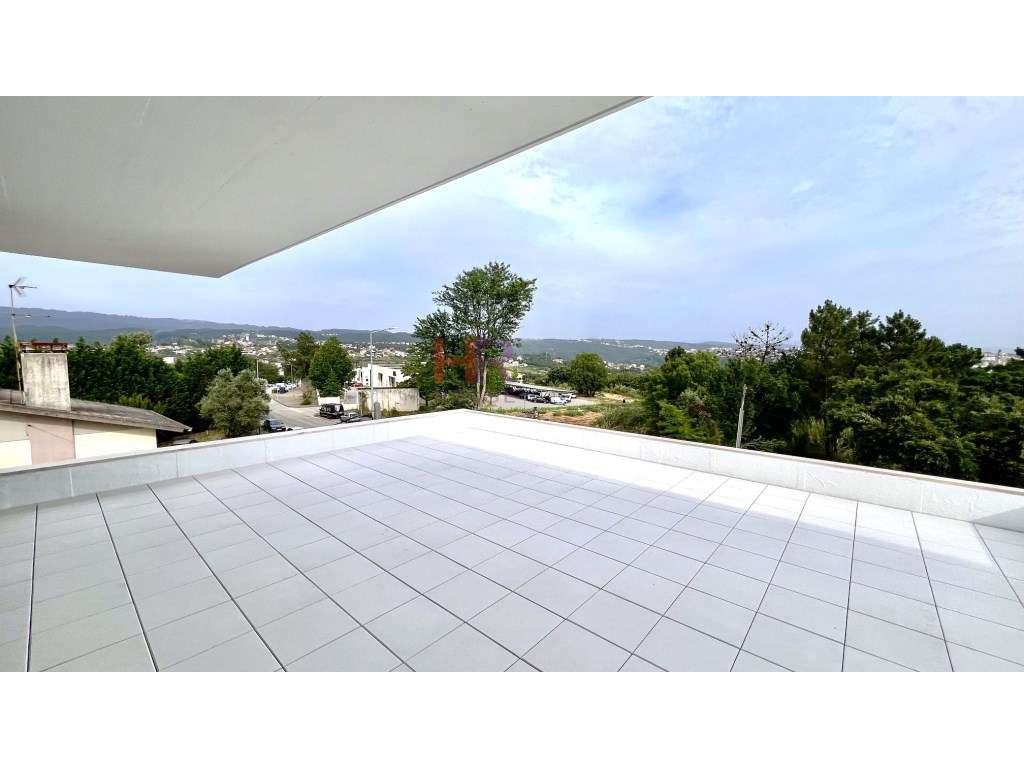 Vende-se T2 Ultimo andar - Terraço panorâmico - Grande imagem: 2/19