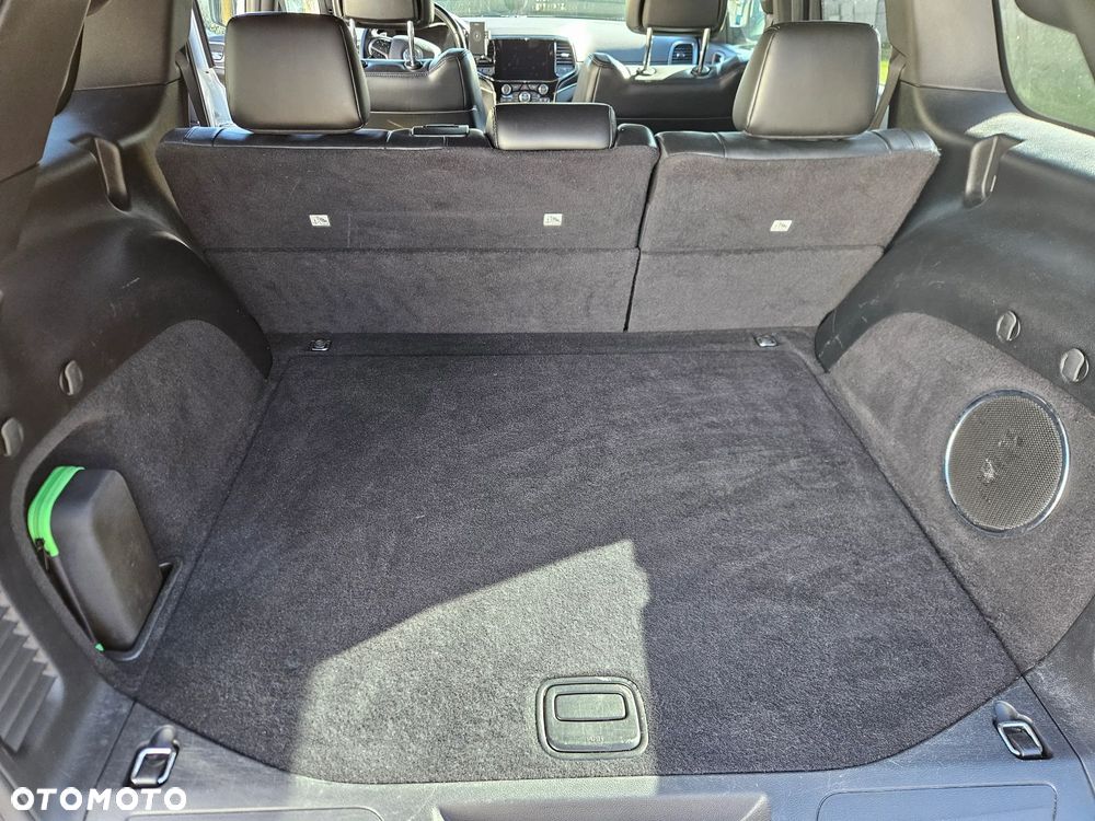 Jeep Grand Cherokee - 38