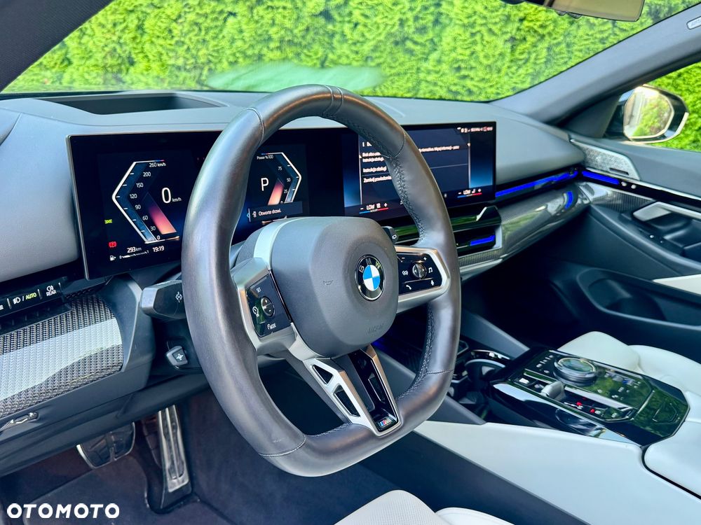 BMW Seria 5 520d xDrive mHEV M Sport - 35