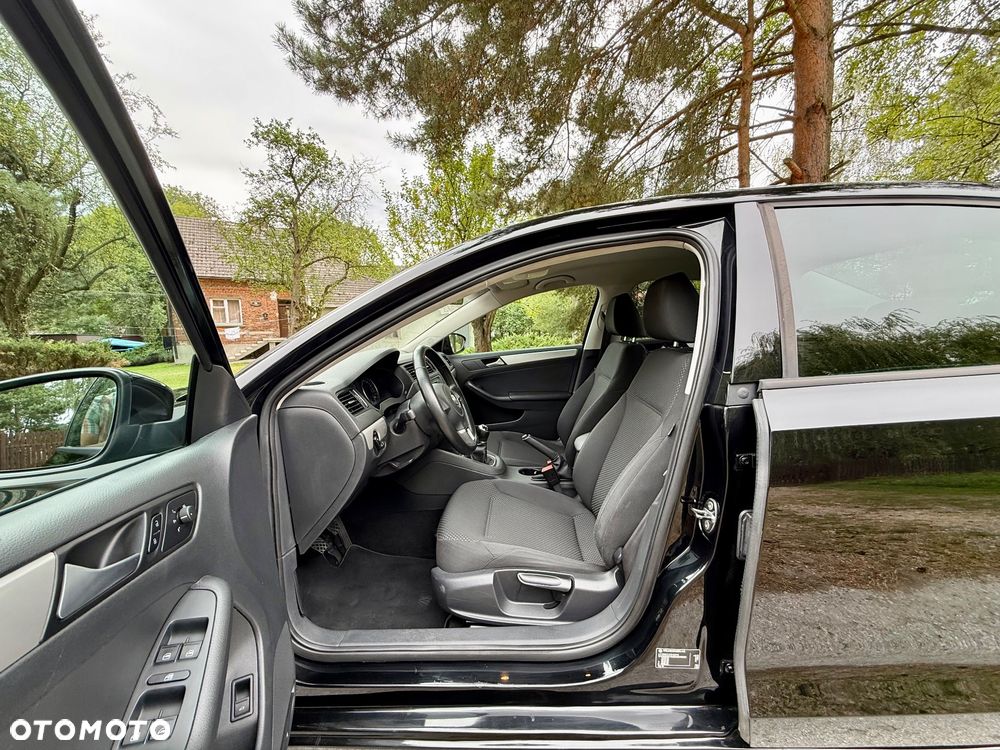 Volkswagen Jetta 1.6 TDI Comfortline - 15