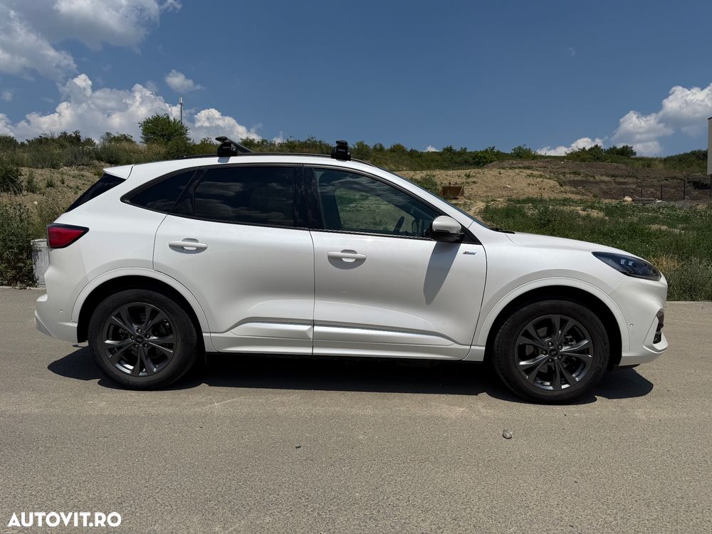 FORD Kuga 2023 — imagine 2