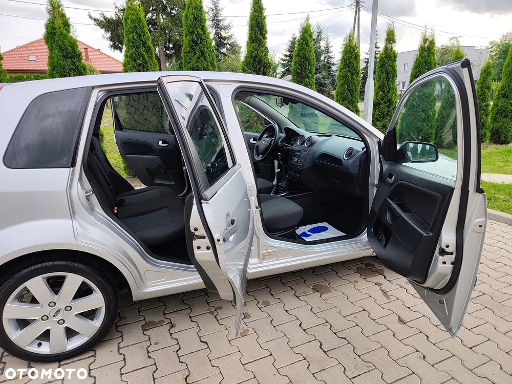 Ford Fiesta 1.3 Ambiente - 23