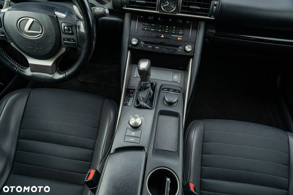 Lexus IS - 24