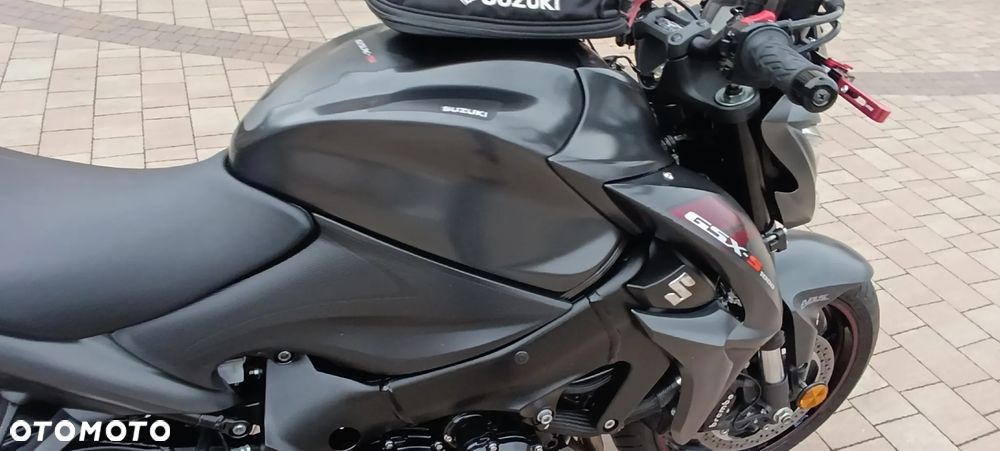 Suzuki GSX 1000 - 20