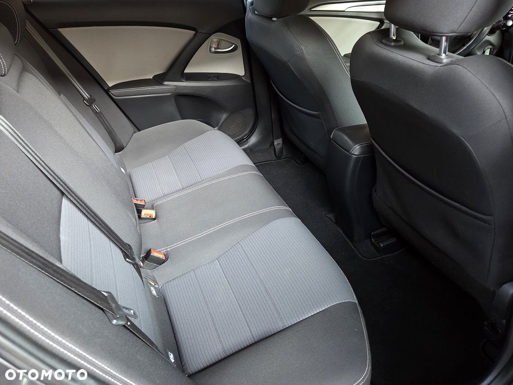 Toyota Avensis 1.8 Comfort - 12