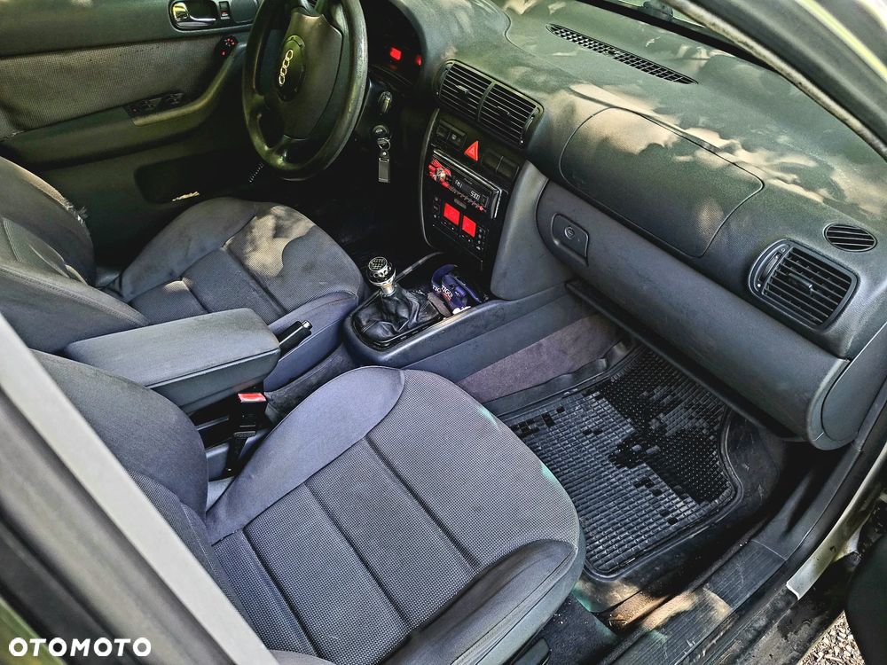 Audi A3 Sportback 1.6 Ambiente - 12