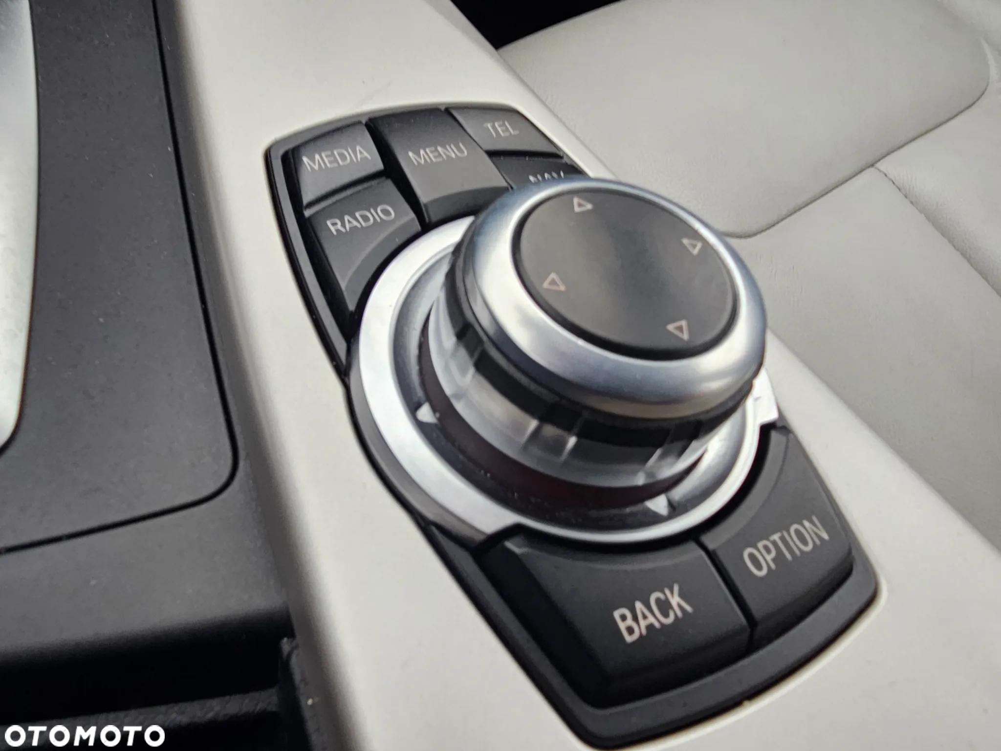 BMW Seria 3 318d Touring Luxury Line - 15