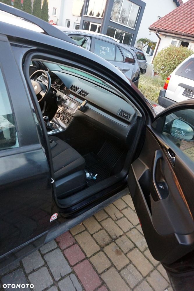 VOLKSWAGEN PASSAT B6 KOMBI 2006 LC9X 1.9 TDI BLS 105KM HVN CZARNY na części - 13